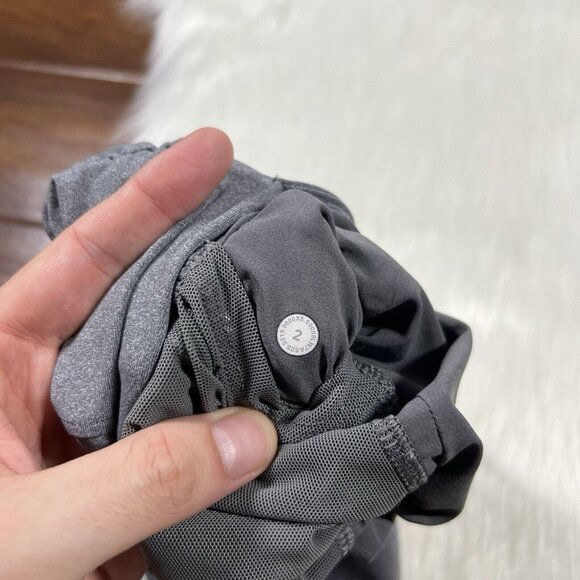 Lululemon Women's Size 2 Heathered Slate Gray On The Fly Shorts - Picture 7 of 8